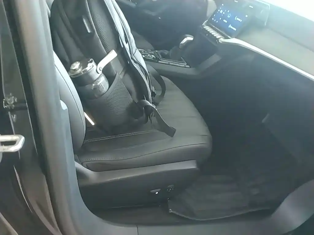 Peugeot 408 — миниатюра 25