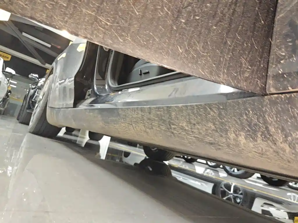 Tesla Model Y — миниатюра 21