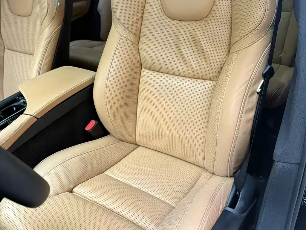 Volvo XC90 — миниатюра 8