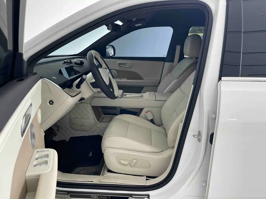 Toyota bZ3X — миниатюра 8