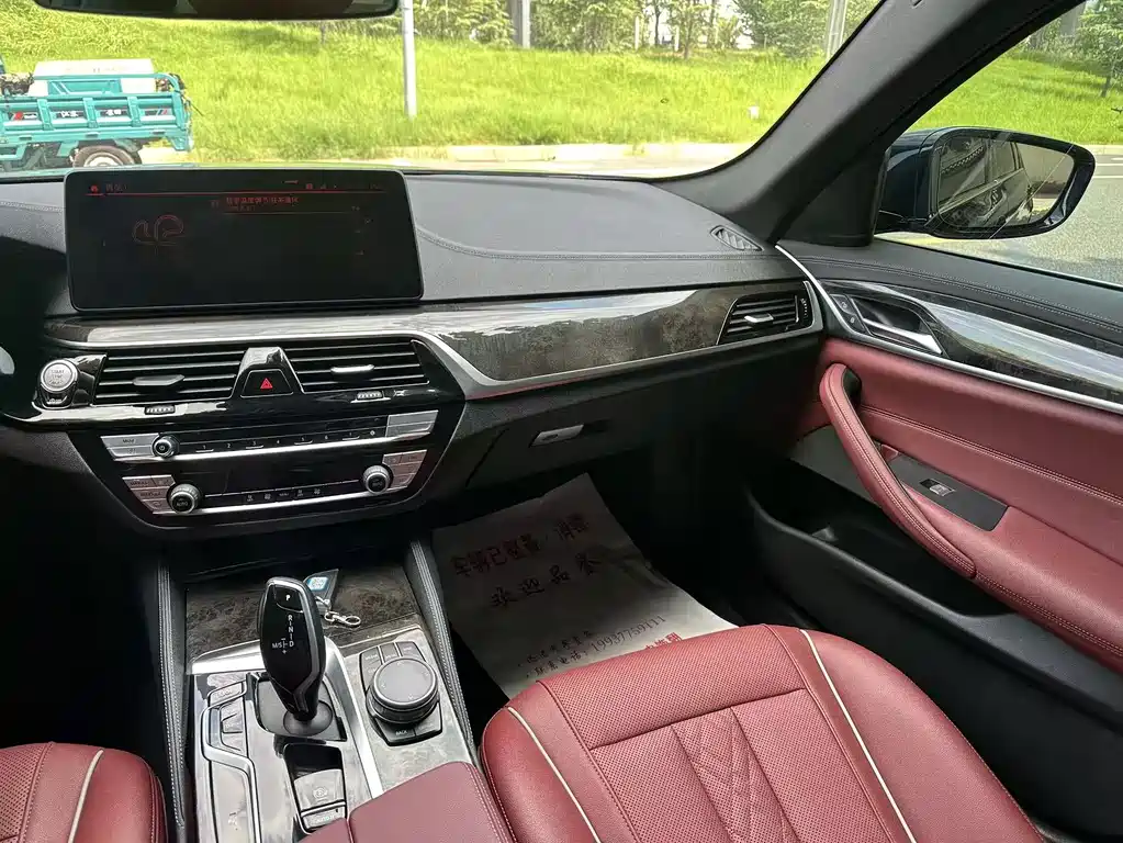 BMW 5 Series — миниатюра 6