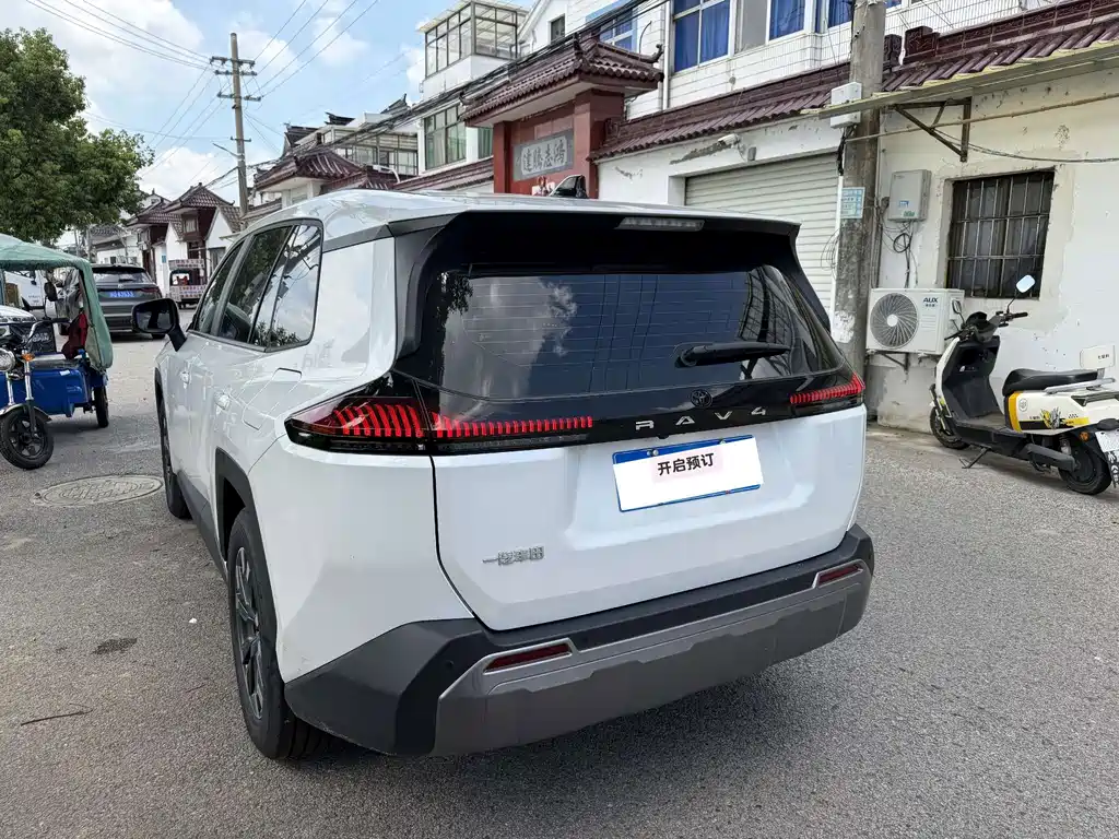 Toyota RAV4 — миниатюра 6