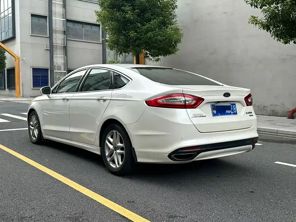Ford Mondeo — миниатюра 6
