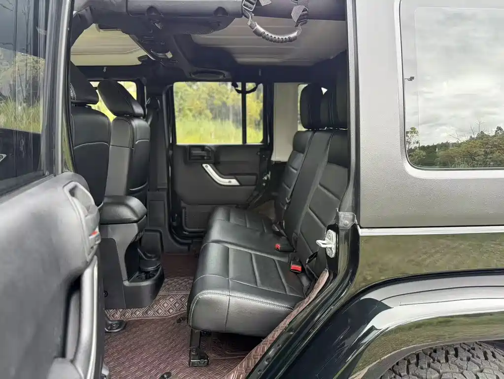 Jeep Wrangler — миниатюра 8