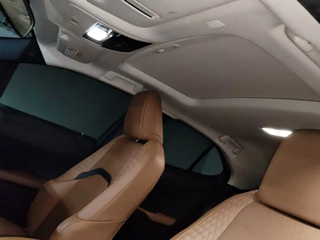Lexus UX New Energy — миниатюра 9