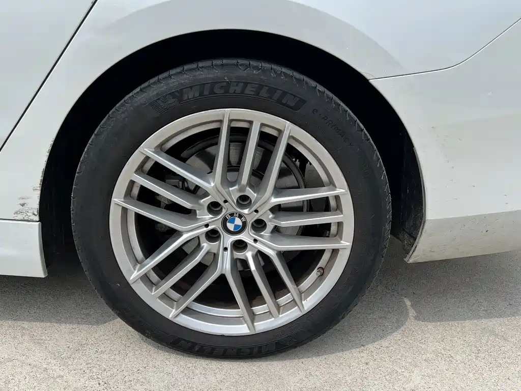 BMW 5 Series — миниатюра 9