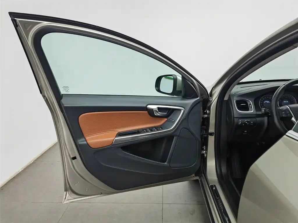 Volvo S60 (Import) — миниатюра 8