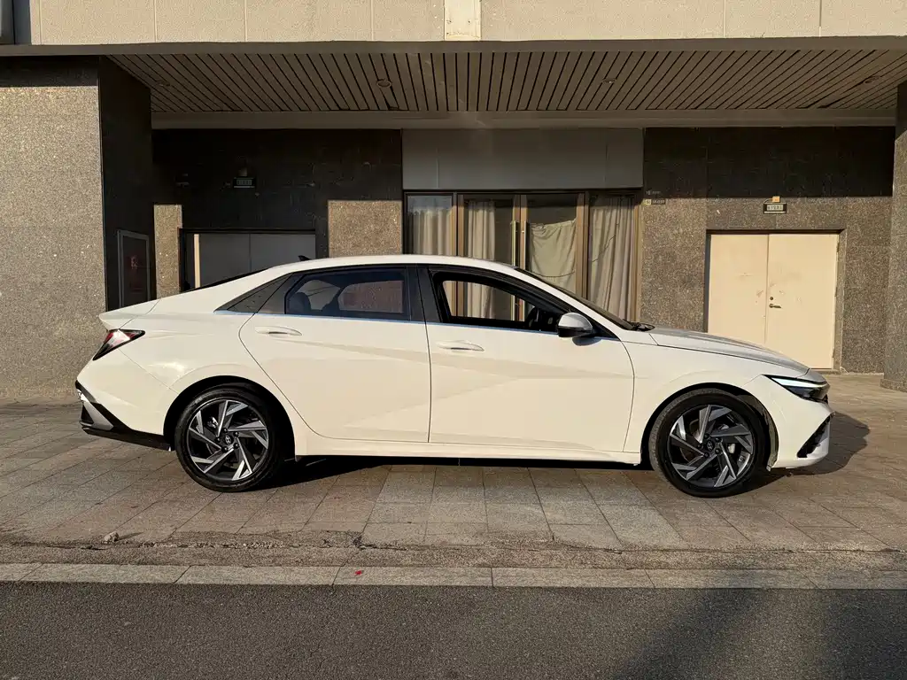 Hyundai Elantra — миниатюра 5