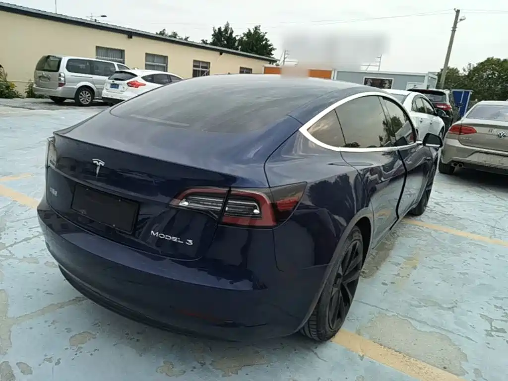 Tesla Model 3 — миниатюра 7
