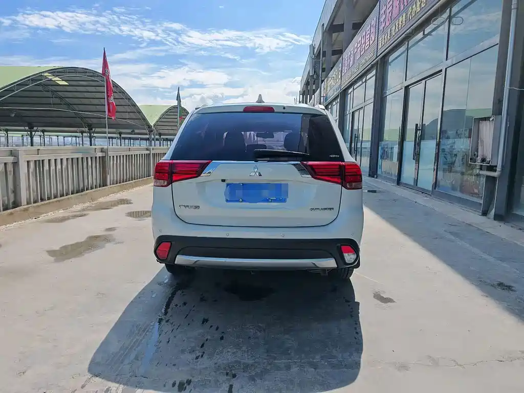 Mitsubishi Outlander — миниатюра 5