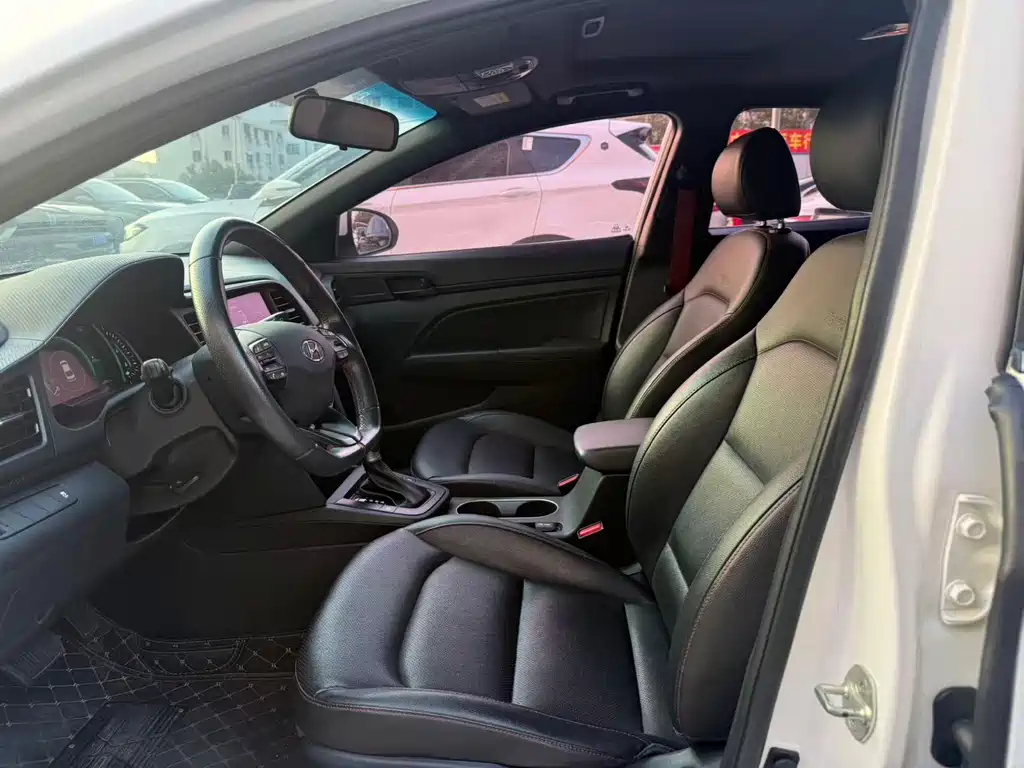 Hyundai Elantra — миниатюра 4