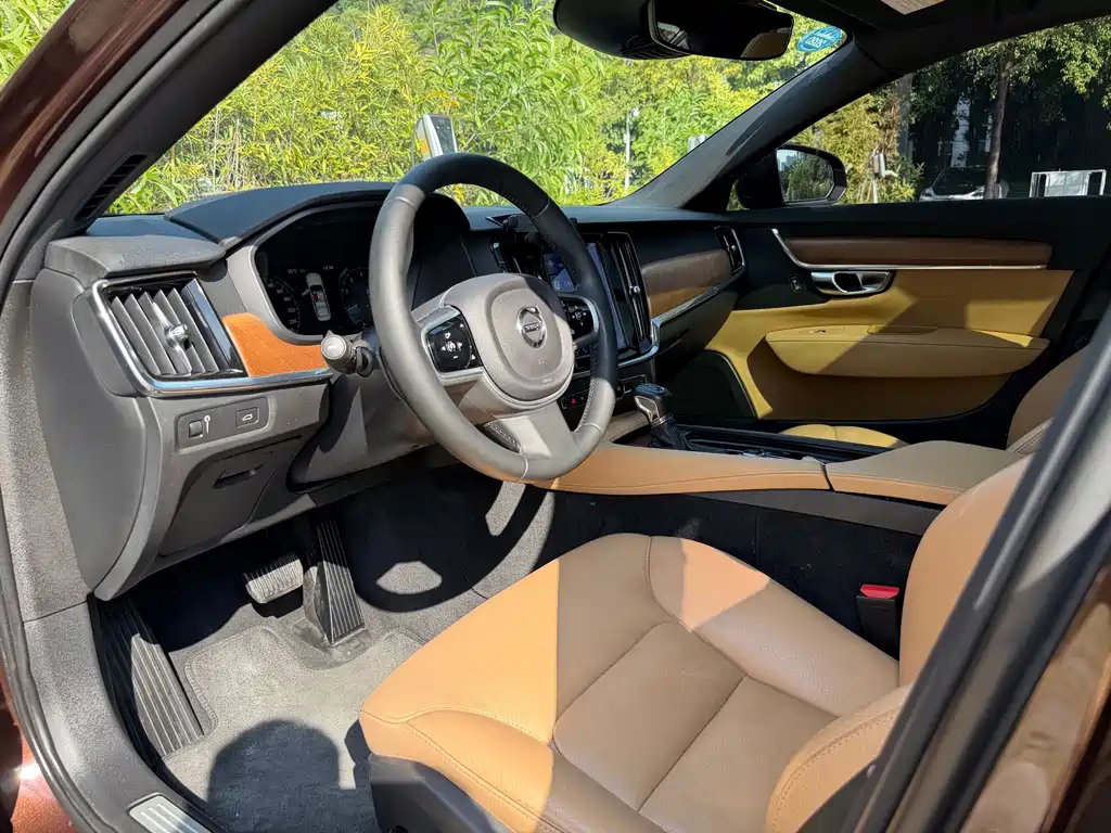Volvo S90 — миниатюра 5