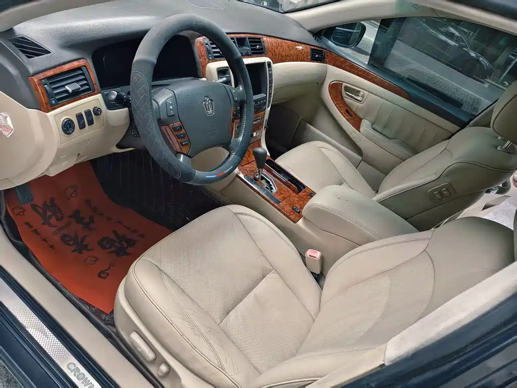 Toyota Crown — миниатюра 9