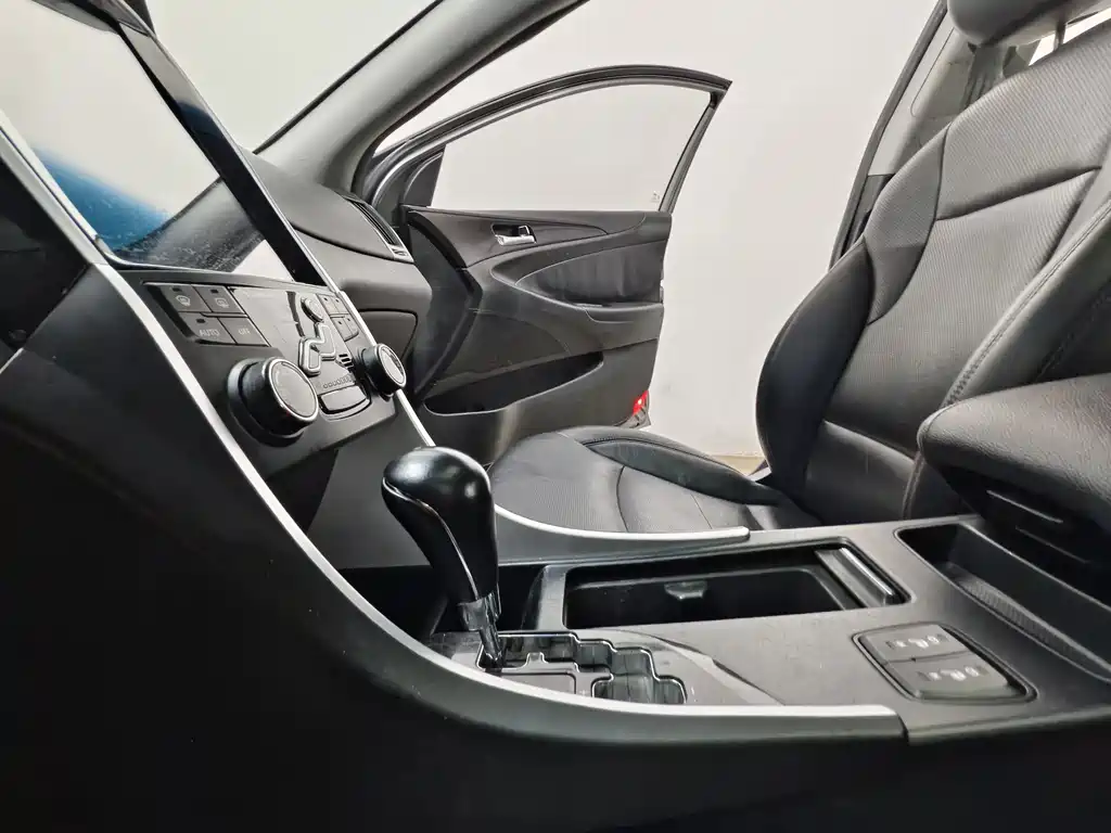 Hyundai Sonata — миниатюра 12