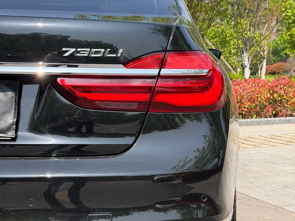 BMW 7 Series — миниатюра 19