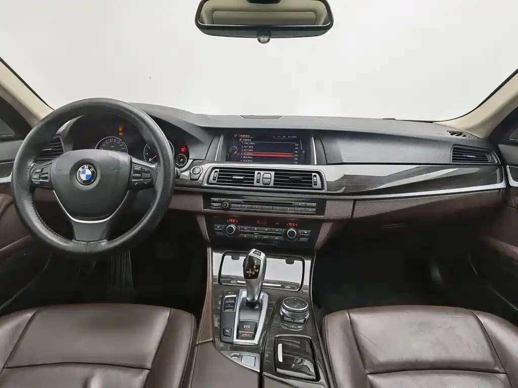 BMW 5 Series — миниатюра 5