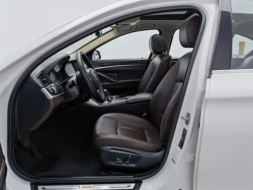 BMW 5 Series — миниатюра 10
