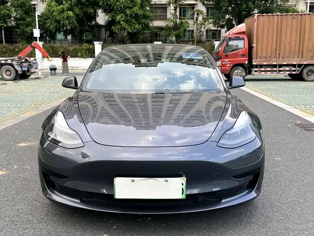 Tesla Model 3 — миниатюра 2