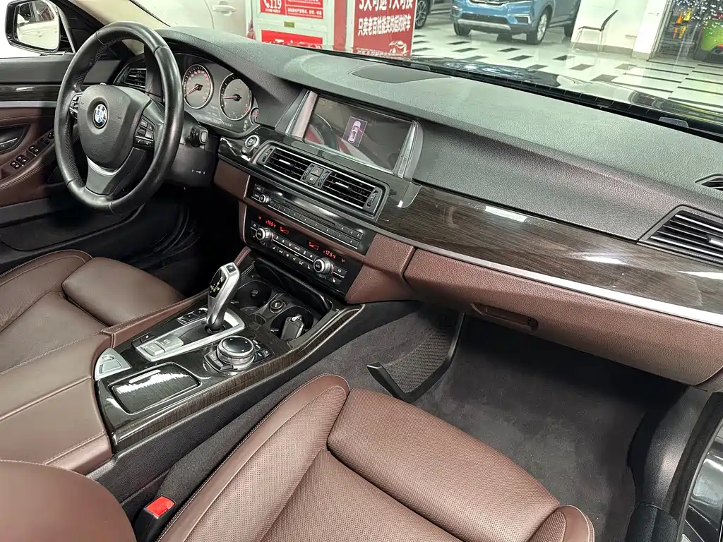 BMW 5 Series — миниатюра 14