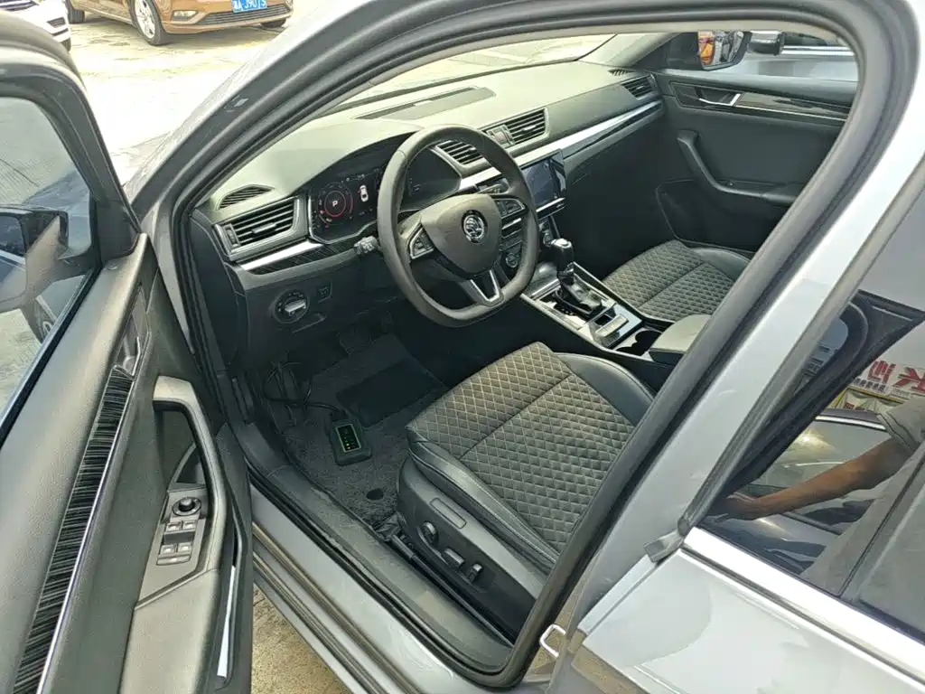 Skoda Superb — миниатюра 16