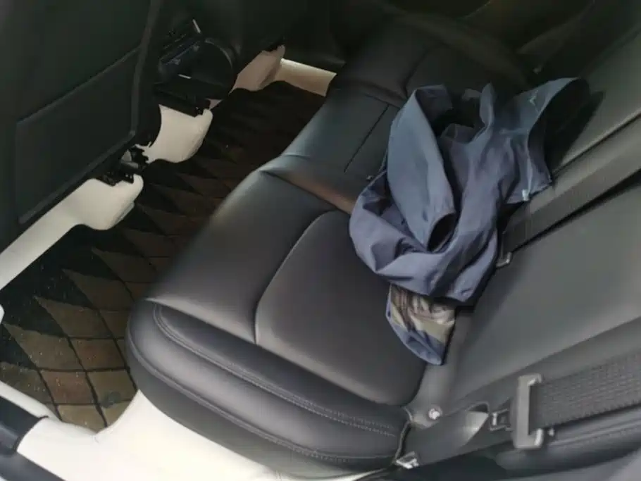 Tesla Model Y — миниатюра 11