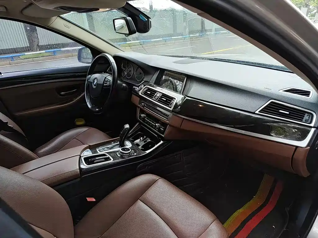 BMW 5 Series — миниатюра 4