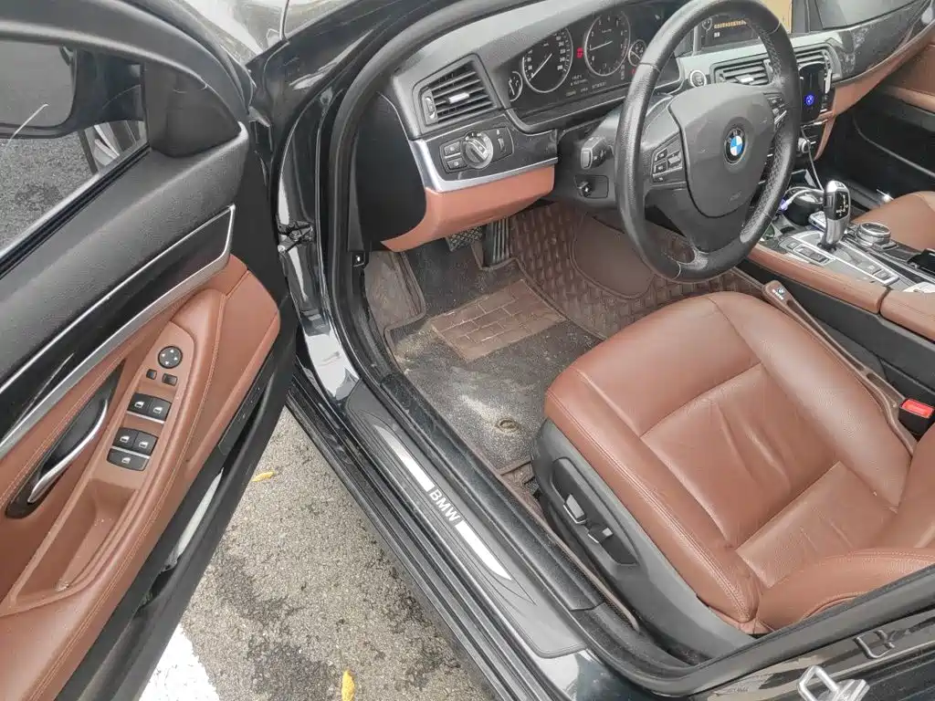 BMW 5 Series — миниатюра 12