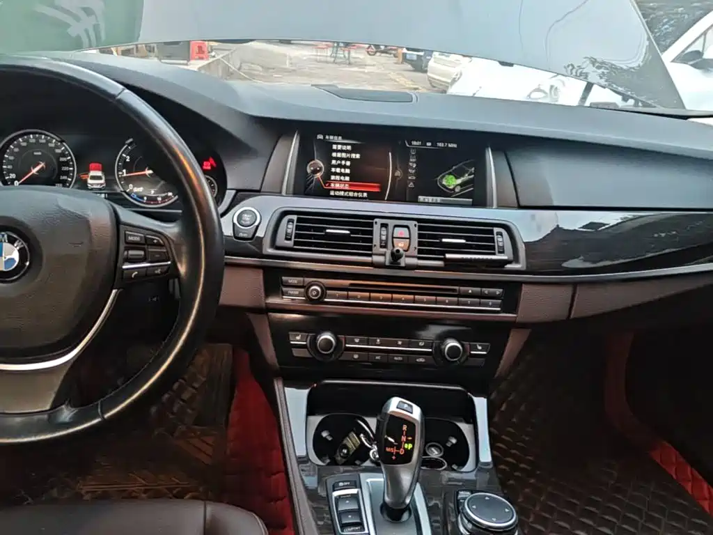 BMW 5 Series — миниатюра 13