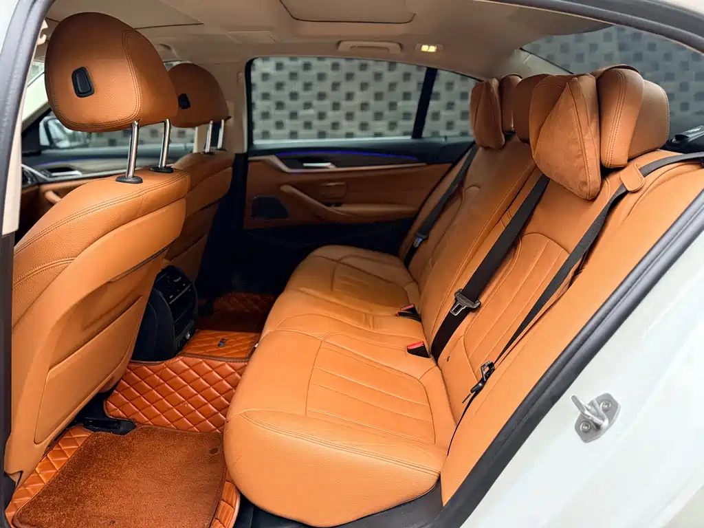 BMW 5 Series New Energy — миниатюра 9