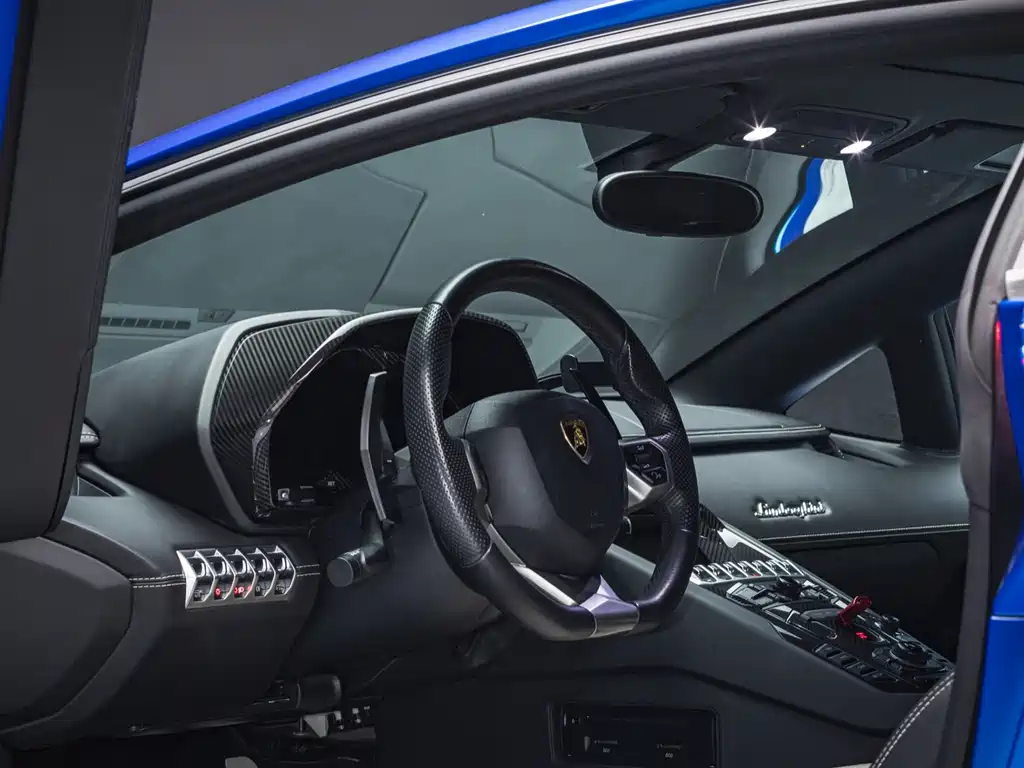 Lamborghini Aventador — миниатюра 10