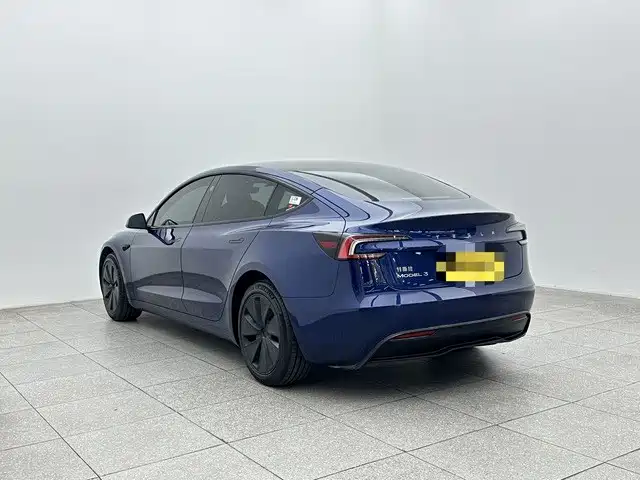 Tesla Model 3 — миниатюра 4