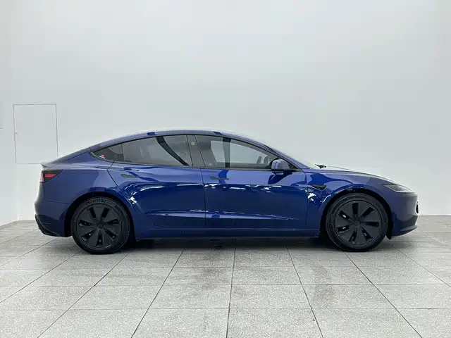 Tesla Model 3 — миниатюра 7
