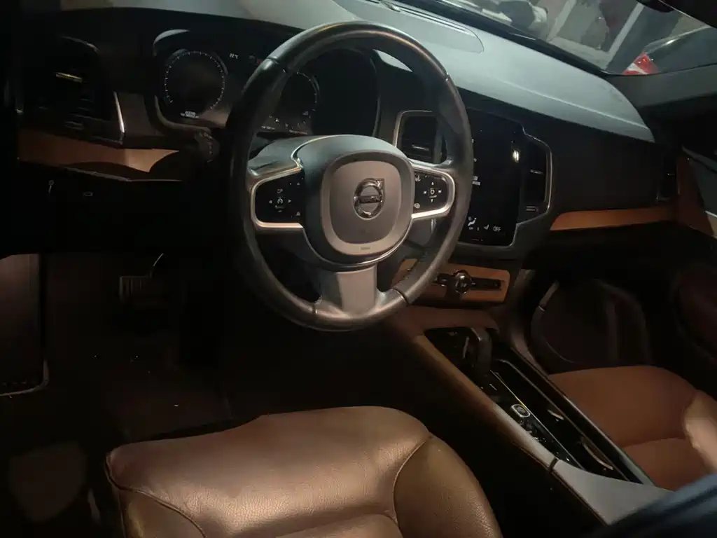 Volvo XC90 — миниатюра 9