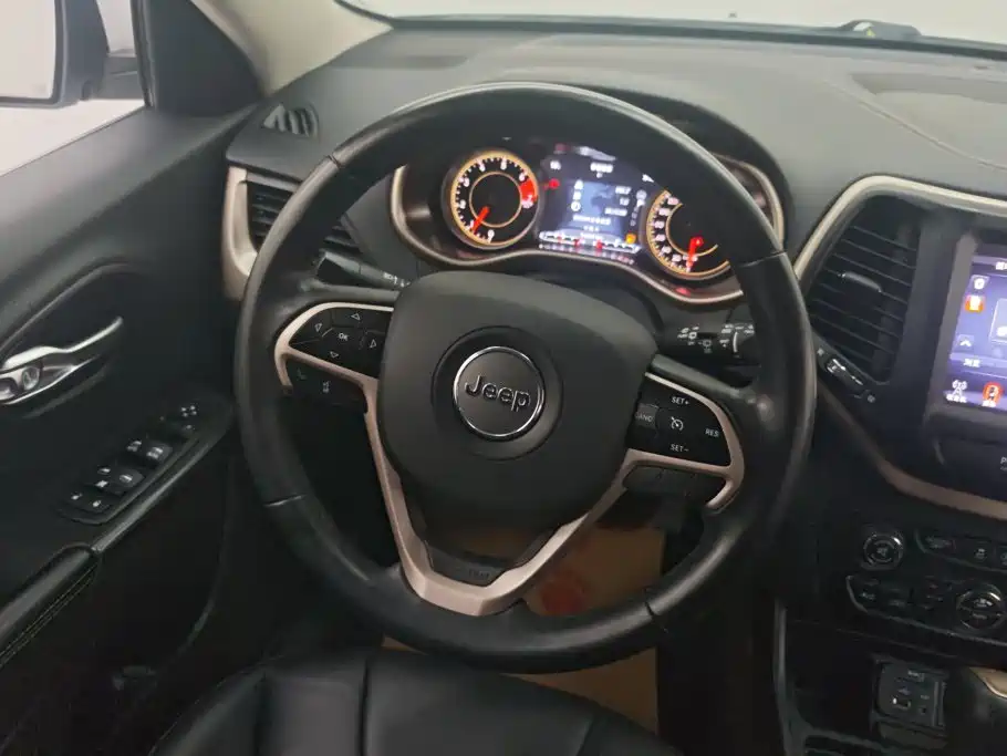 Jeep Cherokee — миниатюра 15