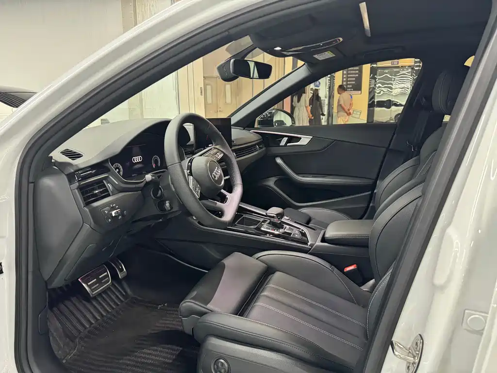 Audi A4L 2024 40 TFSI Luxury