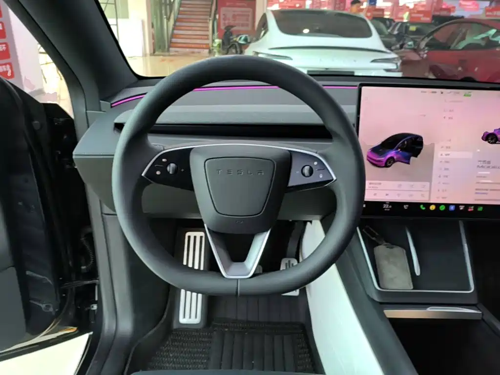 Tesla Model Y L — миниатюра 11