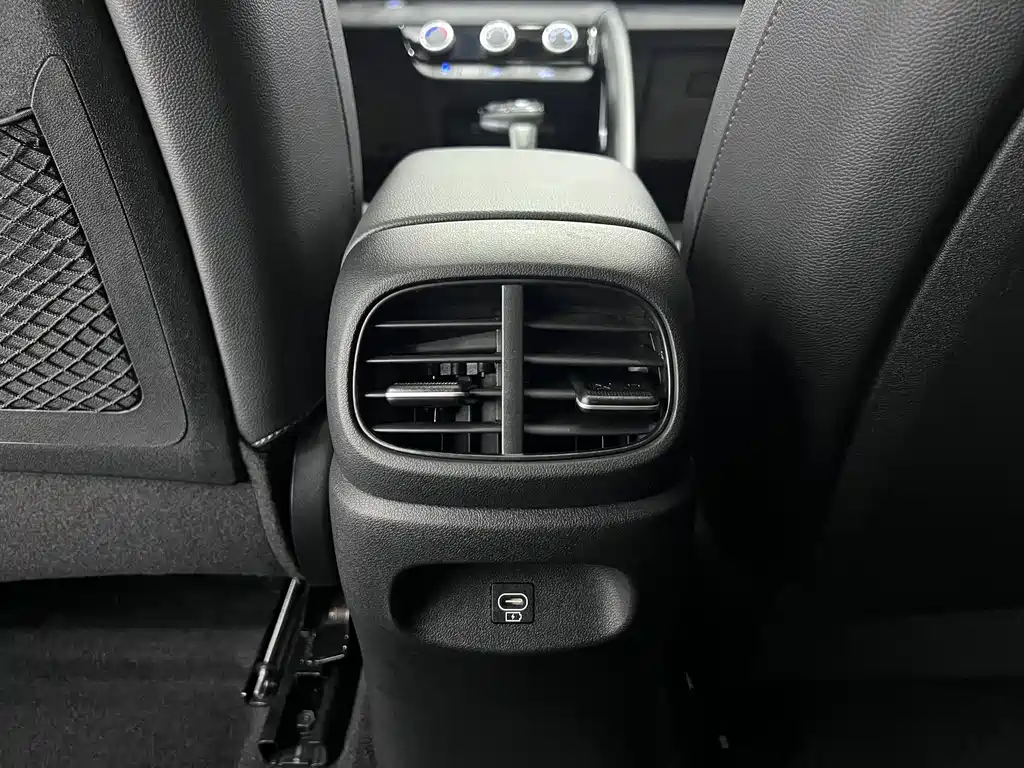 Hyundai Elantra — миниатюра 11