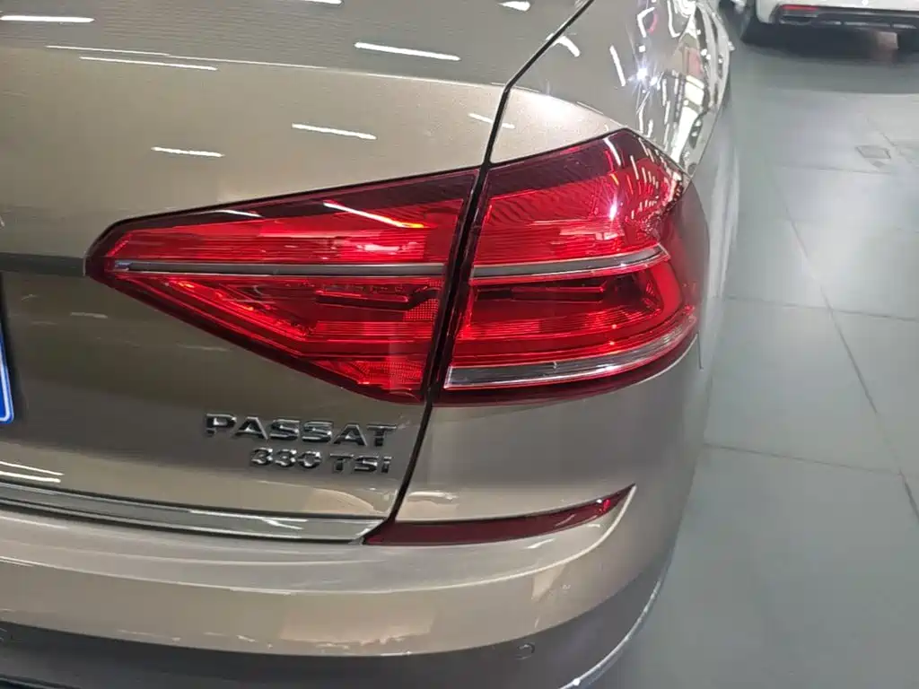 Volkswagen Passat — миниатюра 8