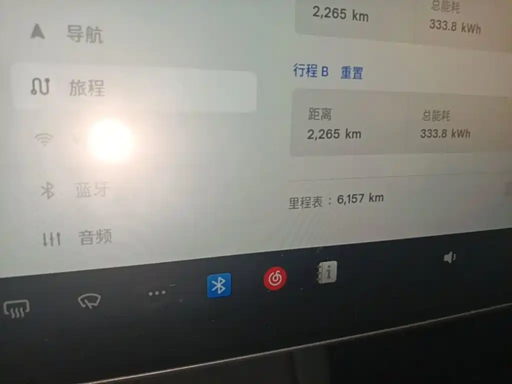 Tesla Model Y — миниатюра 12