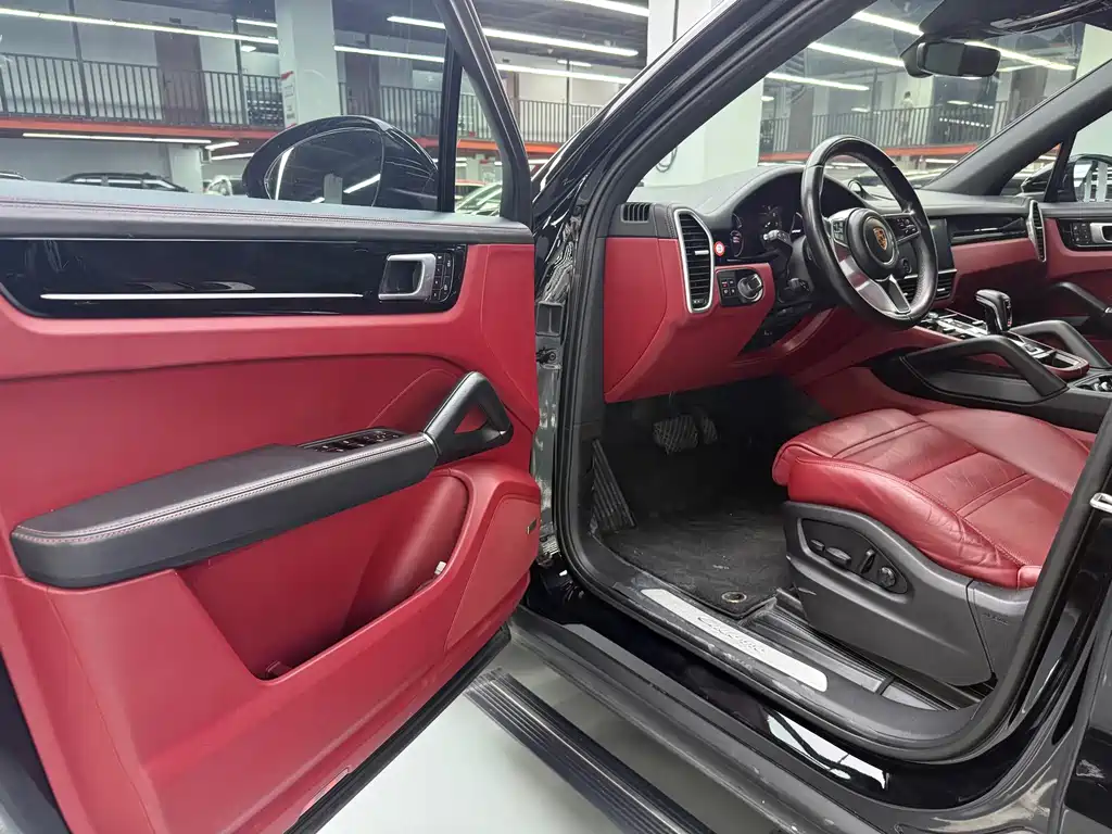 Porsche Cayenne — миниатюра 5
