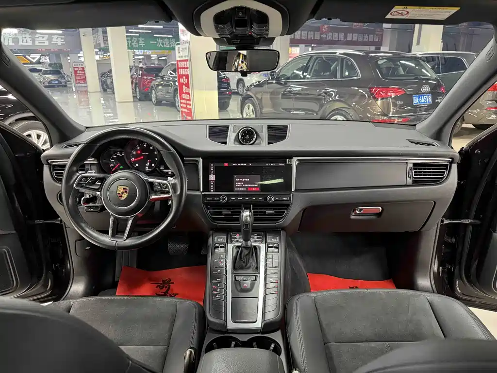 Porsche Macan — миниатюра 12