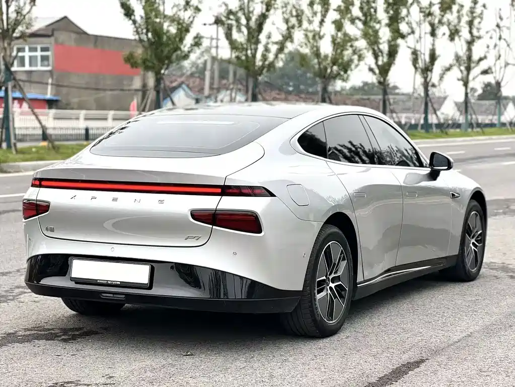 XPeng P7 — миниатюра 6