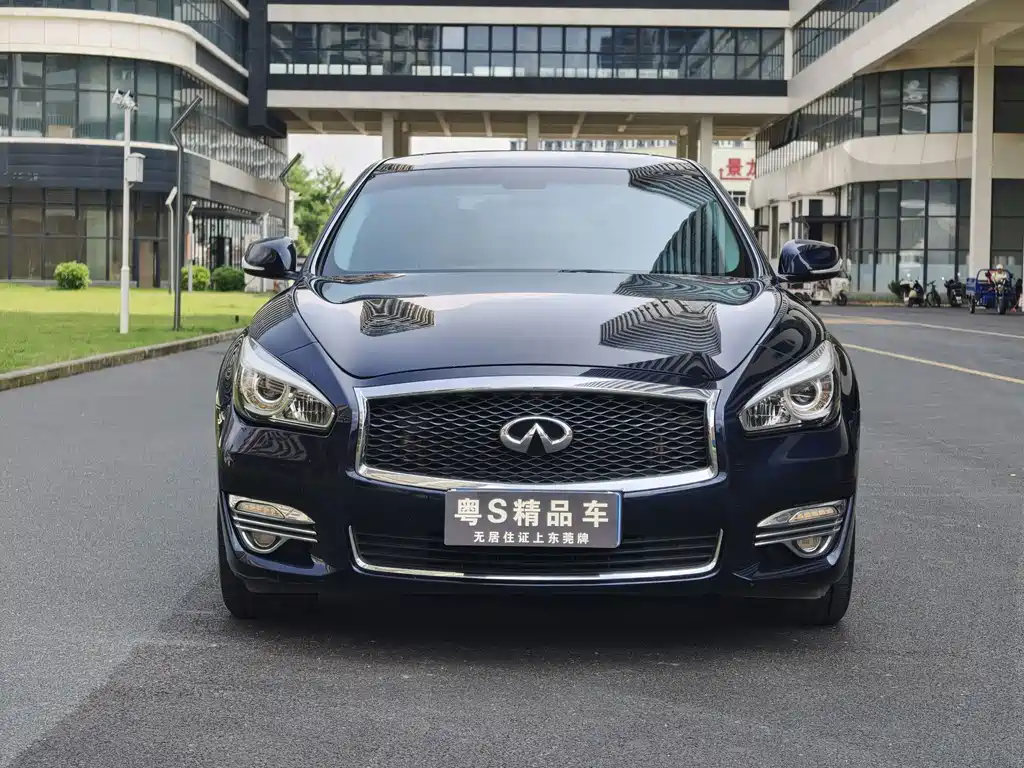 Infiniti Q70 — миниатюра 2