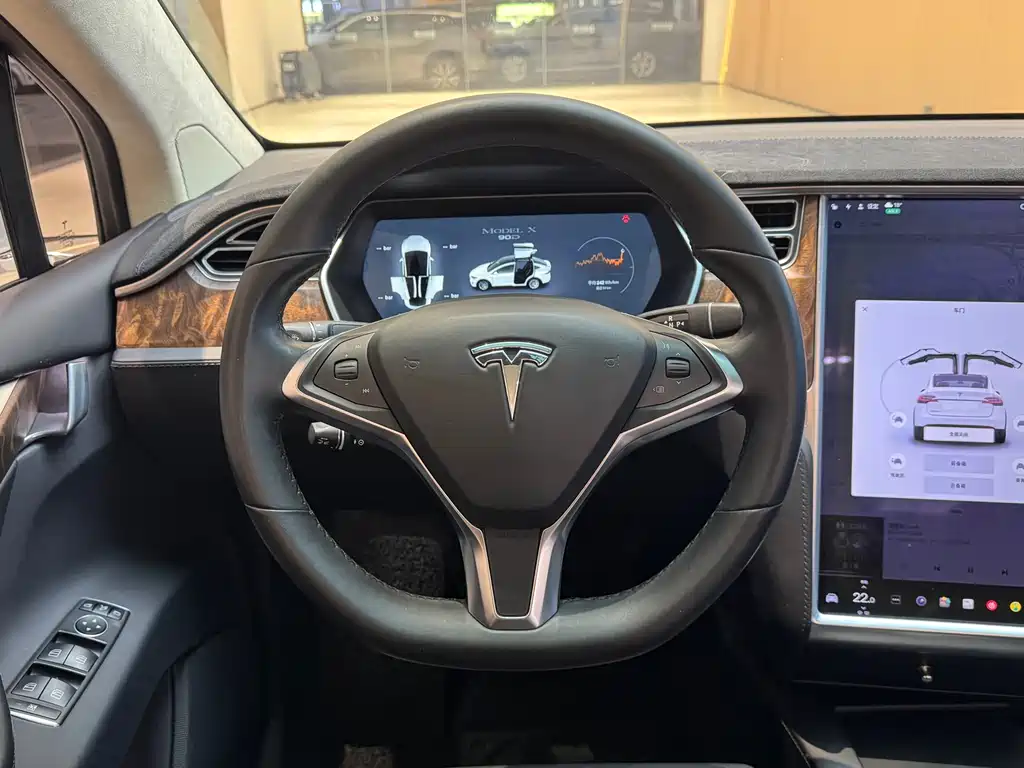 TESLA MODEL X