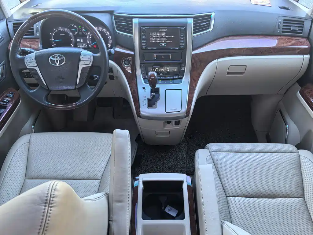 Toyota Alphard — миниатюра 21