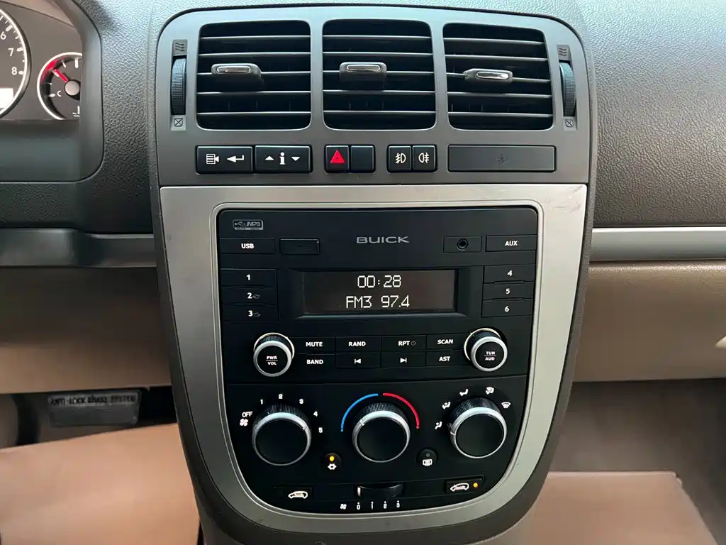Buick GL8 — миниатюра 14