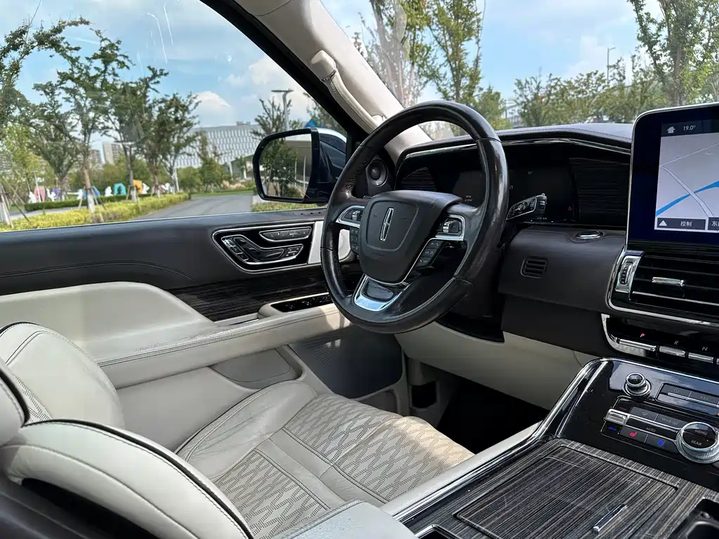 Lincoln Navigator — миниатюра 13