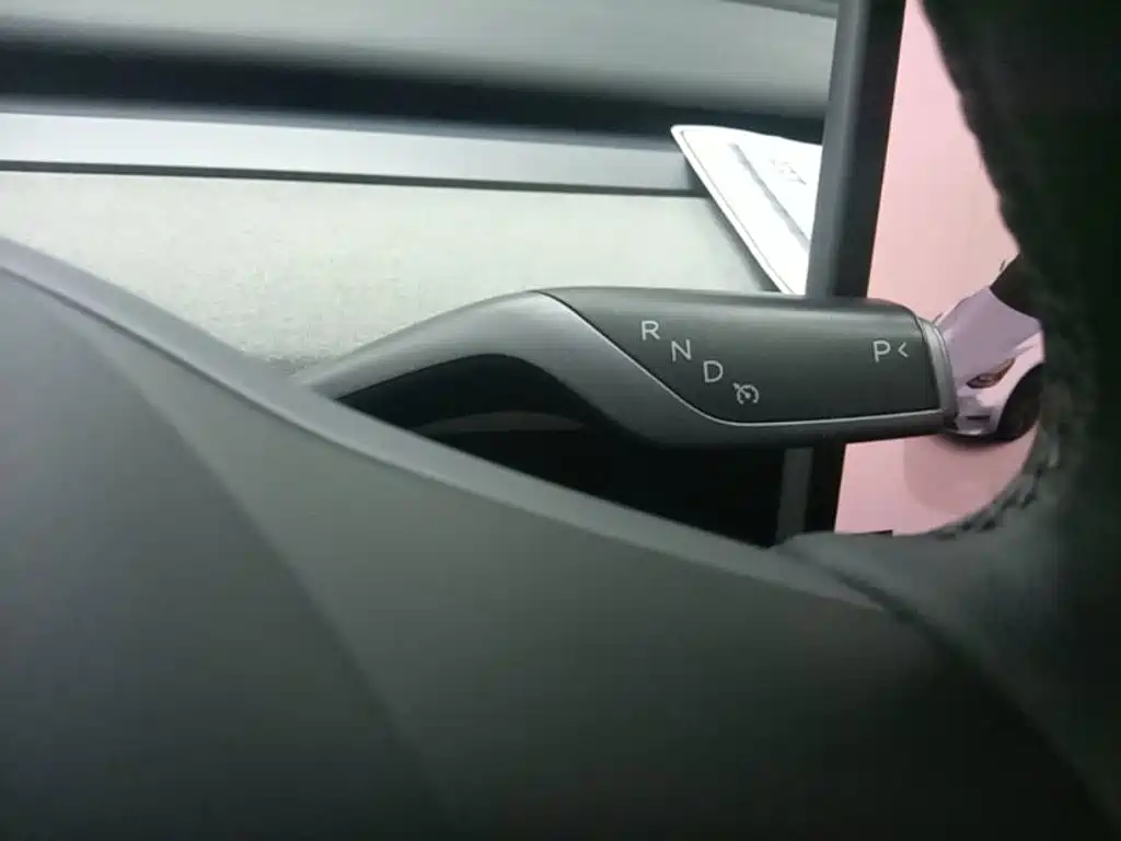Tesla Model Y — миниатюра 14