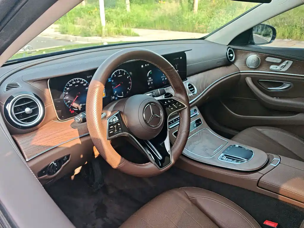 Mercedes-Benz E-Class — миниатюра 26
