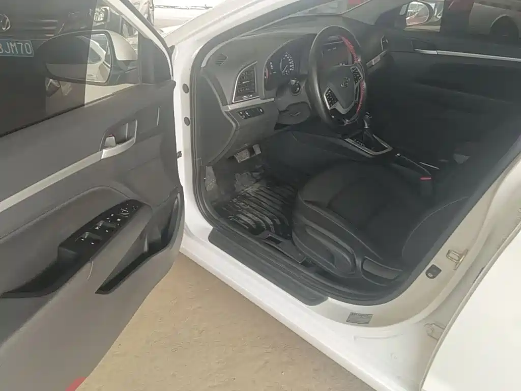 Hyundai Elantra — миниатюра 16
